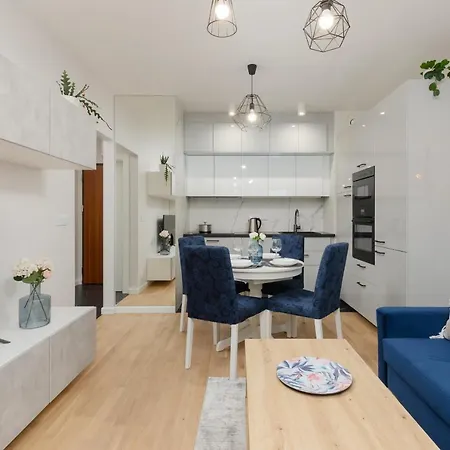Arkadia Wola With Parking By Renters Warsaw