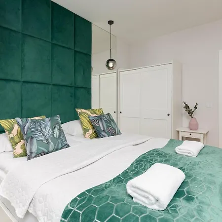 Arkadia Wola With Parking By Renters Warsaw